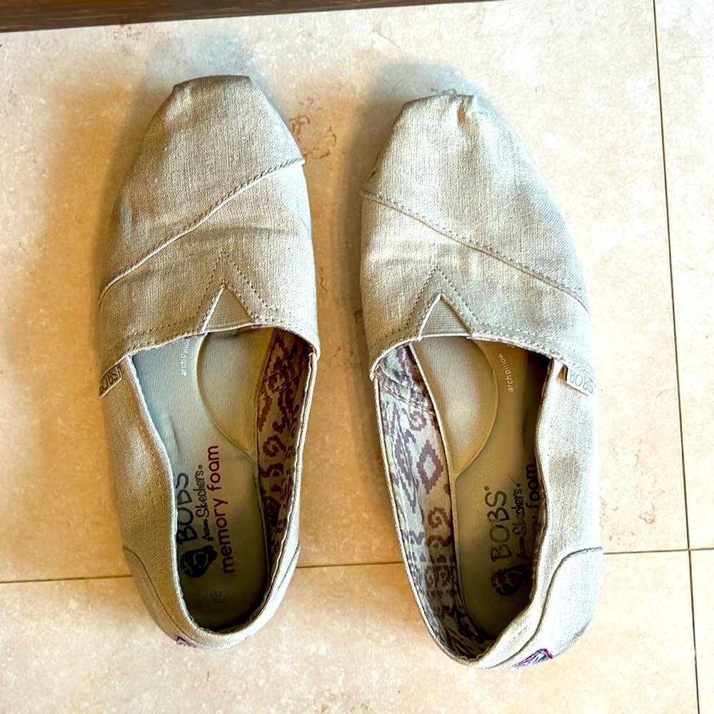 women’s shoes- BOBS size 8